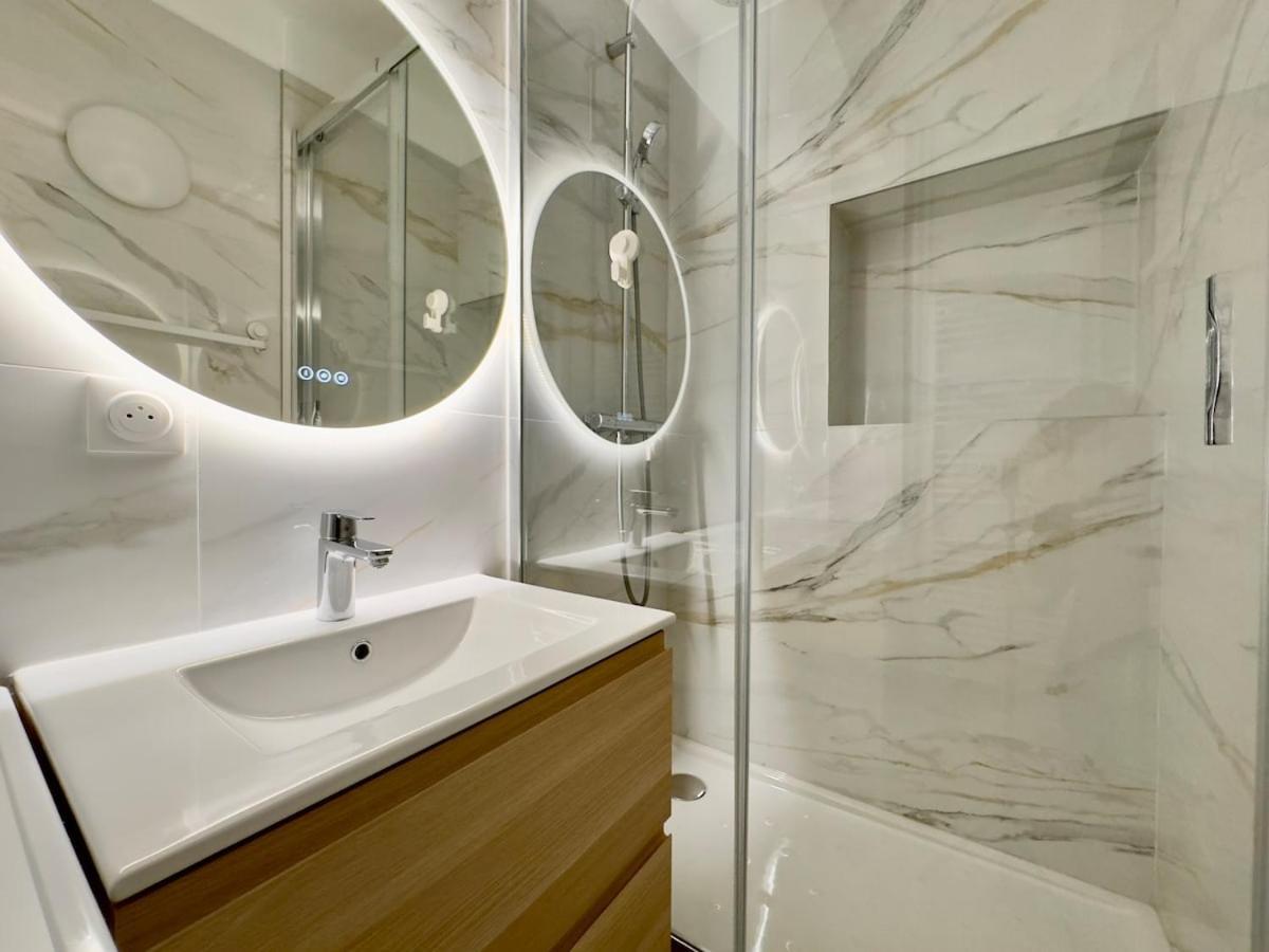 Charming 4p- Eiffel Tower Face Apartment Paris
