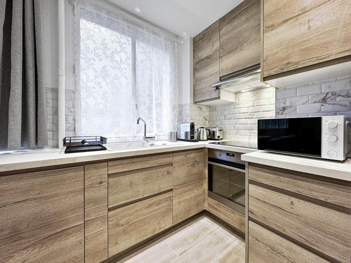 Charming 4p- Eiffel Tower Face Apartment